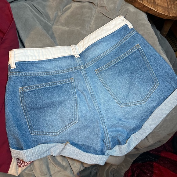 PacSun shorts white stripe - Picture 2 of 5